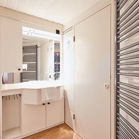 Fleck Apartment *